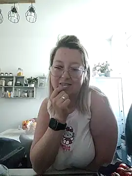 Snapshot of Lillyloo_ chatting on March 2, 2025, 12:58 pm Lillyloo online show from March 2, 2025, 12:58 pm