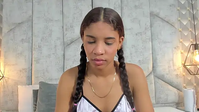 Snapshot of AshleyHill2 chatting on February 3, 2026, 6:22 am AshleyHill2 online show from February 3, 2026, 6:22 am