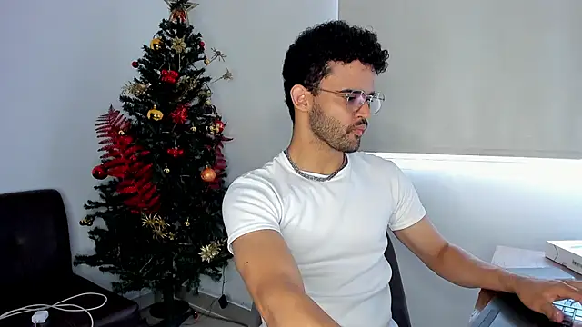 Snapshot of andrewChris_ chatting on December 18, 2025, 3:49 pm andrewChris online show from December 18, 2025, 3:49 pm