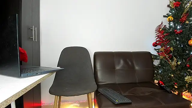 Snapshot of andrewChris_ chatting on November 27, 2025, 2:34 am andrewChris online show from November 27, 2025, 2:34 am