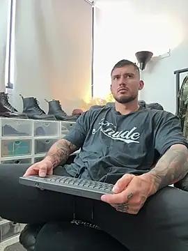 Snapshot of DimitriSullivan_ chatting on July 21, 2026, 2:40 pm DimitriSullivan online show from July 21, 2026, 2:40 pm