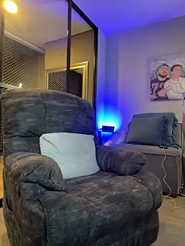 Snapshot of DimitriSullivan_ chatting on February 23, 2025, 5:01 am DimitriSullivan online show from February 23, 2025, 5:01 am