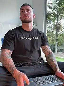 DimitriSullivan  online show from April 18, 2026, 8:53 pm