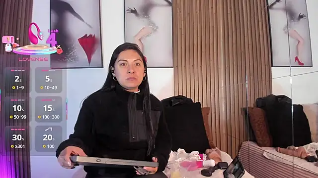 Ella Rousse online show from December 3, 2025, 11:53 am