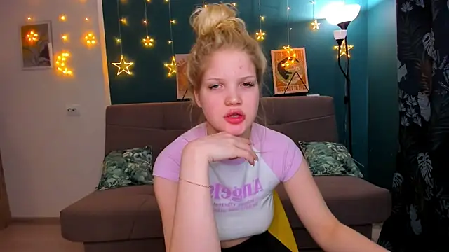 Snapshot of Xloe_Queen chatting on January 25, 2025, 11:13 am Xloe Queen online show from January 25, 2025, 11:13 am