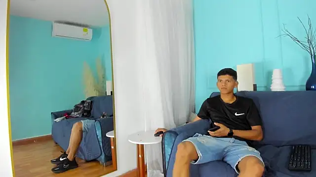 Snapshot of Jeffry_wolvess chatting on March 14, 2025, 8:17 pm Jeffry wolvess online show from March 14, 2025, 8:17 pm