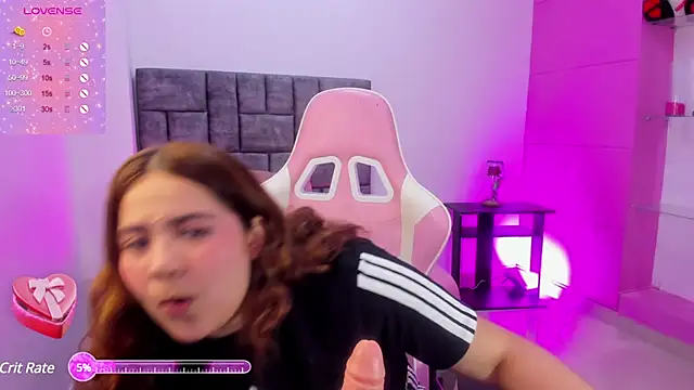 jisoo   online show from February 25, 2025, 4:24 am