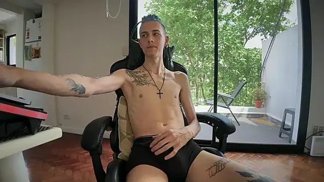 Snapshot of Den_BlueXx chatting on November 12, 2025, 4:55 pm Den BlueXx online show from November 12, 2025, 4:55 pm