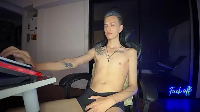 Snapshot of Den_BlueXx chatting on December 5, 2025, 6:01 am Den BlueXx online show from December 5, 2025, 6:01 am