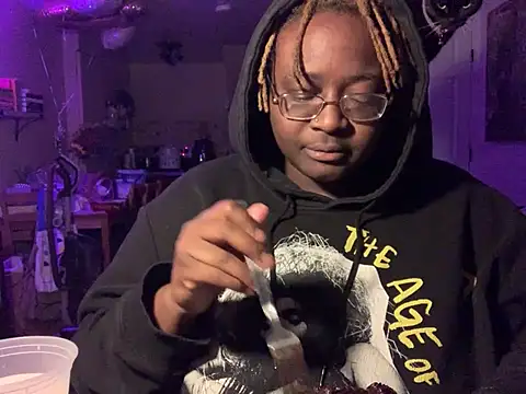 BigKittyRaven online show from February 12, 2025, 4:12 am