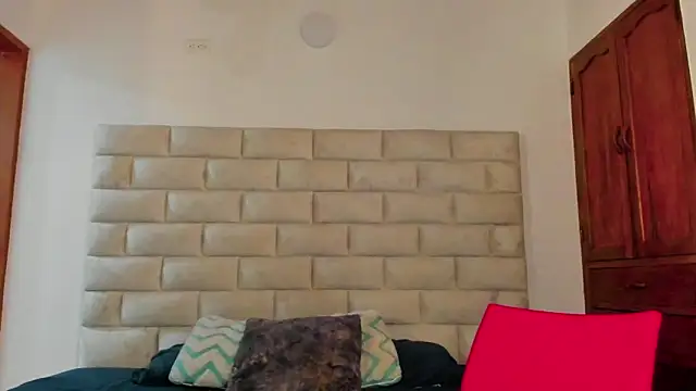 Dylan Taylor online show from November 25, 2025, 12:38 pm