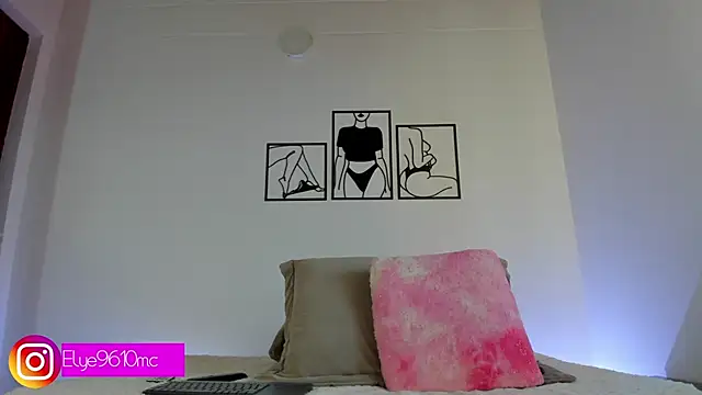 Snapshot of ellie_mcdonald chatting on October 6, 2025, 10:10 pm ellie mcdonald online show from October 6, 2025, 10:10 pm