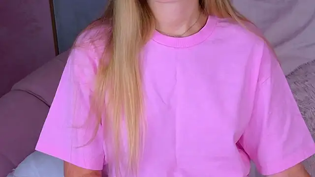 BeatriceEsmont online show from October 13, 2025, 7:26 pm