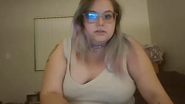 HoneyBear19 online show from January 18, 2025, 4:04 am