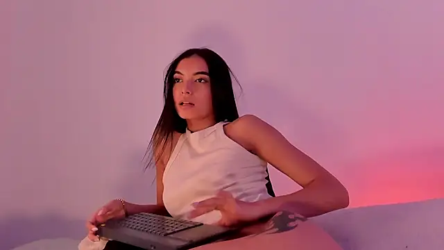 Snapshot of AnabelWolf chatting on February 11, 2025, 1:10 am AnabelWolf online show from February 11, 2025, 1:10 am