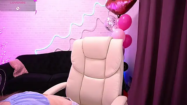 Snapshot of FoxyyKate chatting on February 16, 2026, 11:35 pm FoxyyKate online show from February 16, 2026, 11:35 pm