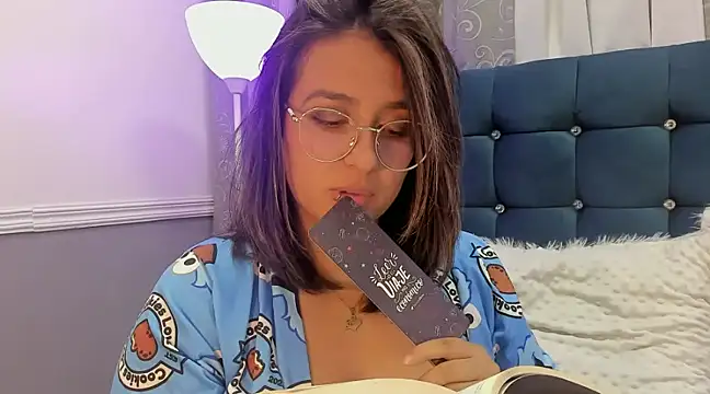 Snapshot of Pandoracherry chatting on March 15, 2025, 8:26 am Pandoracherry online show from March 15, 2025, 8:26 am