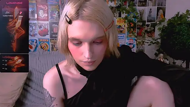 Snapshot of Simona_Rain chatting on November 15, 2025, 11:47 am Simona Rain online show from November 15, 2025, 11:47 am