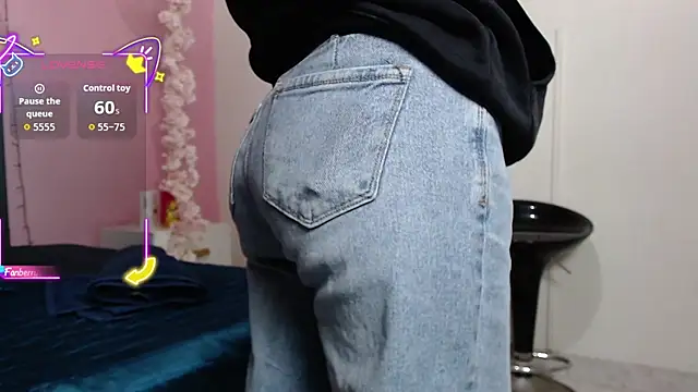 Snapshot of GeorginaBianco chatting on February 25, 2026, 12:05 pm GeorginaBianco online show from February 25, 2026, 12:05 pm