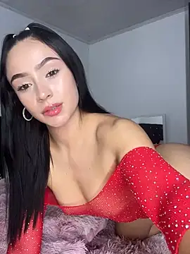 Snapshot of Emily_aurora132 chatting on February 21, 2025, 12:49 am Emily aurora132 online show from February 21, 2025, 12:49 am