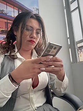 LIZ-06  online show from December 19, 2025, 3:36 pm