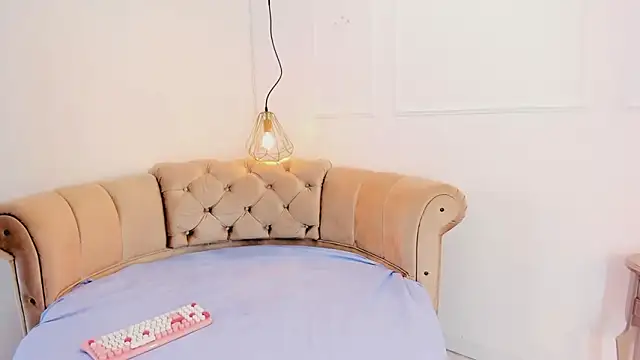 briannaduque online show from March 13, 2025, 1:18 pm