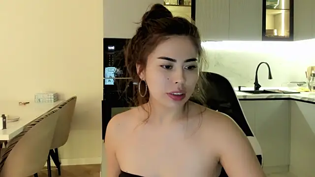 Snapshot of may_mia chatting on July 1, 2026, 7:58 pm may mia online show from July 1, 2026, 7:58 pm