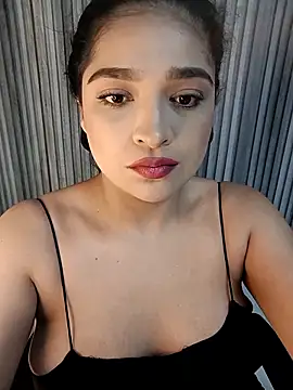 Snapshot of AdeleGray chatting on October 28, 2025, 12:04 pm AdeleGray online show from October 28, 2025, 12:04 pm