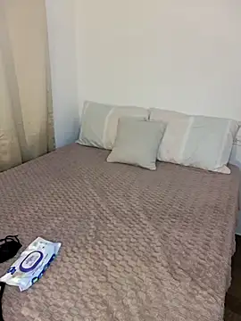 Snapshot of AdeleGray chatting on November 5, 2025, 9:34 am AdeleGray online show from November 5, 2025, 9:34 am