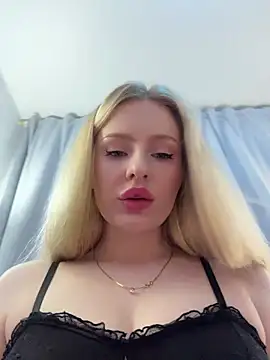 Snapshot of CaseyCumFace chatting on July 4, 2026, 7:18 pm CaseyCumFace online show from July 4, 2026, 7:18 pm