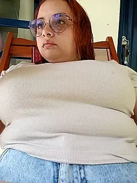 Snapshot of CURVY-HORNY chatting on September 10, 2025, 7:24 pm CURVY-HORNY online show from September 10, 2025, 7:24 pm