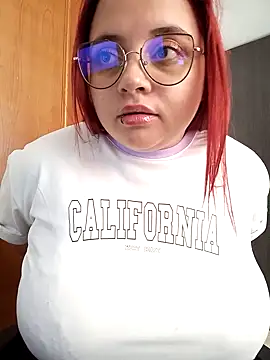 Snapshot of CURVY-HORNY chatting on February 26, 2025, 5:42 pm CURVY-HORNY online show from February 26, 2025, 5:42 pm