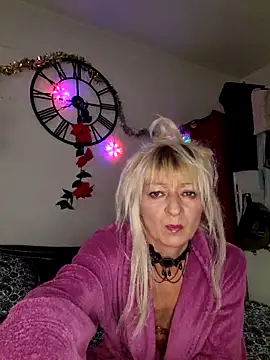 Carole XxX online show from December 4, 2025, 2:38 pm