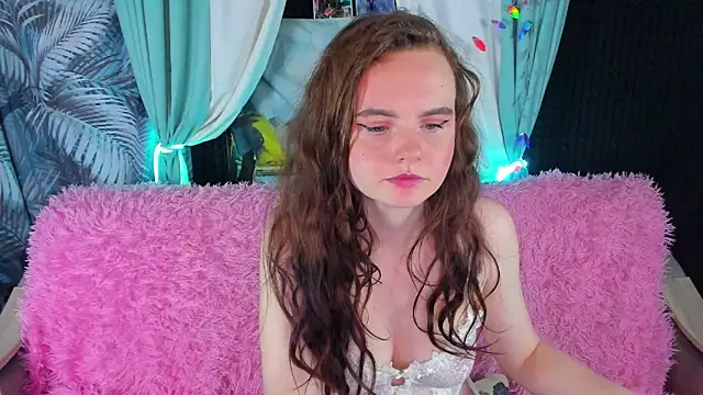 AmA lia  online show from October 29, 2025, 1:43 pm