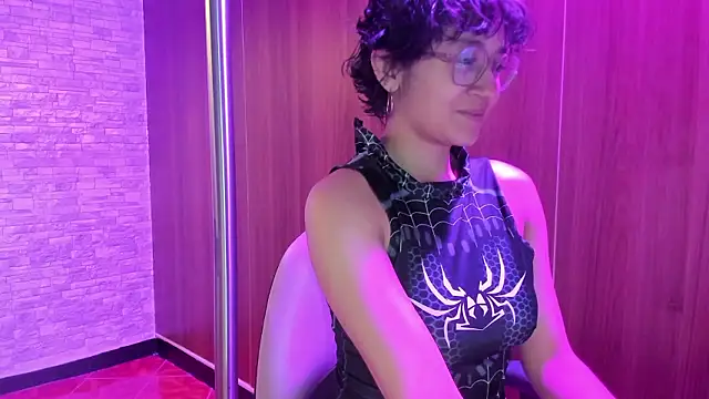 Lili Gomez  online show from January 17, 2026, 11:25 am