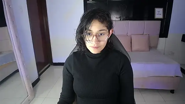 Lili Gomez  online show from September 14, 2025, 11:43 am