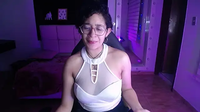 Lili Gomez  online show from December 20, 2025, 11:02 am