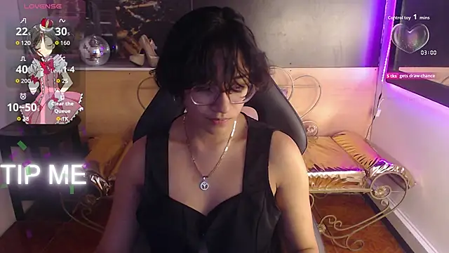 Lili Gomez  online show from October 27, 2025, 5:25 pm