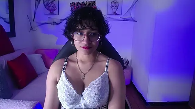 Lili Gomez  online show from October 23, 2025, 2:16 pm