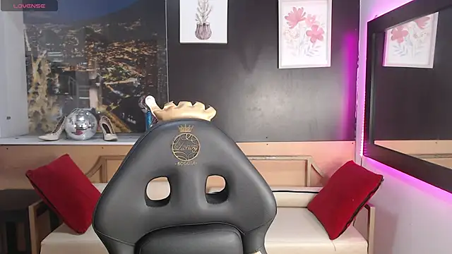 Lili Gomez  online show from September 10, 2025, 1:43 pm