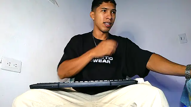 maximo vega newv online show from March 12, 2026, 7:51 pm