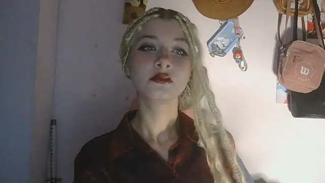 LadyhNigth online show from May 21, 2026, 3:42 pm