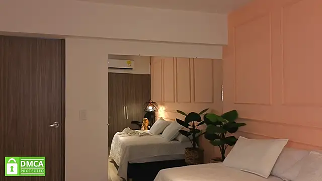 SHARONN     online show from October 29, 2025, 3:16 am