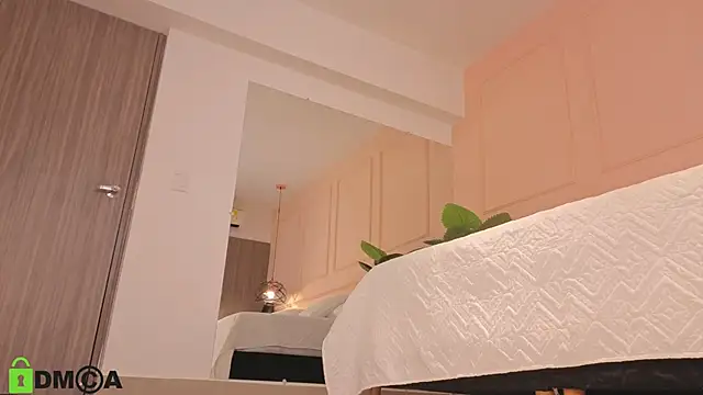 SHARONN     online show from September 9, 2025, 4:11 am