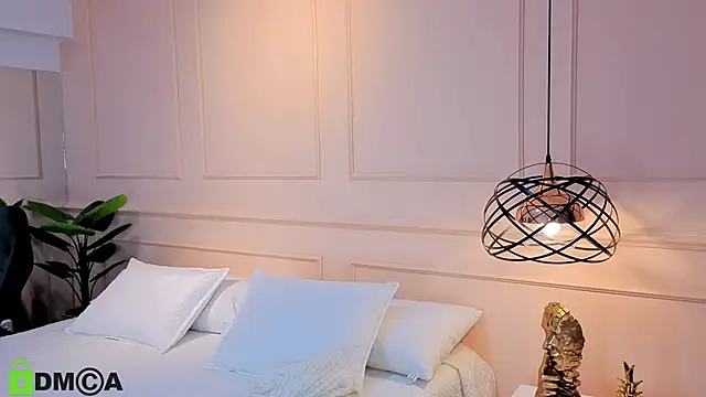 SHARONN     online show from September 29, 2025, 4:08 am