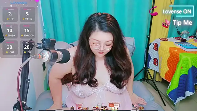 Weiwei5200 online show from May 17, 2026, 4:34 am