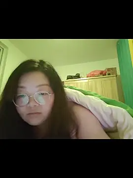 Weiwei5200 online show from November 17, 2025, 9:35 am