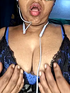 Snapshot of Real_Desi_Couple chatting on May 17, 2026, 5:35 pm Real Desi Couple online show from May 17, 2026, 5:35 pm