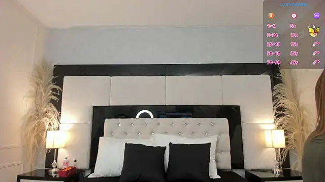 Snapshot of CarlaRossi_ chatting on October 3, 2025, 7:37 pm CarlaRossi online show from October 3, 2025, 7:37 pm