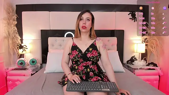 Snapshot of CarlaRossi_ chatting on October 30, 2025, 7:44 pm CarlaRossi online show from October 30, 2025, 7:44 pm